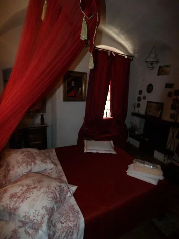 Le Petit Chateau Bed and Breakfast Dolceacqua 0*,  Włochy