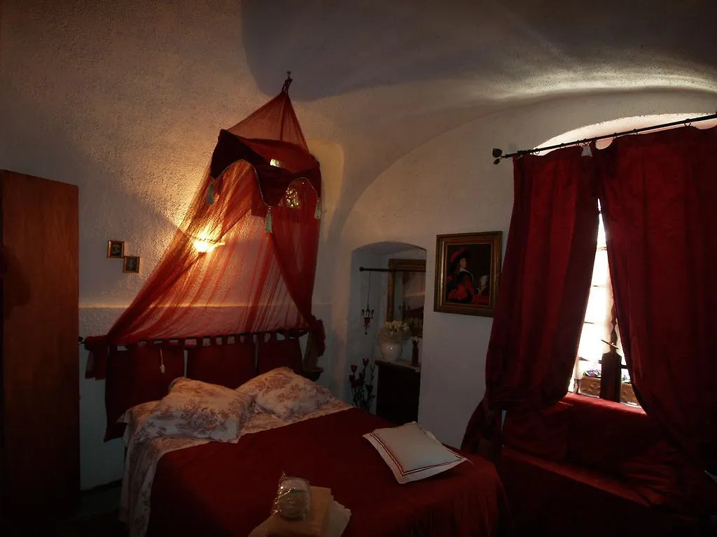 Le Petit Chateau Bed and Breakfast Dolceacqua Włochy