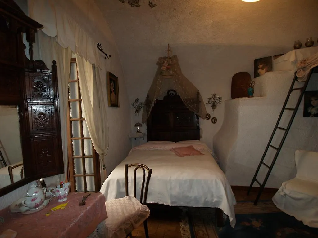 Nocleg ze śniadaniem Le Petit Chateau Bed and Breakfast Dolceacqua